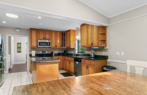 Gainesville House | 5 Bedroom House Walking Distance to UF/Swamp