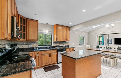 Gainesville House | 5 Bedroom House Walking Distance to UF/Swamp