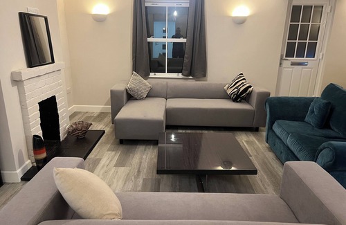 Little Kimble House | 5 Bedroom house with plenty of space. Perfect for families and contractor stays!