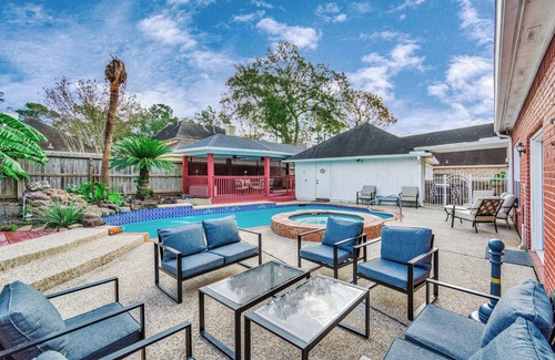 Pinehurst Of Atascocita House | 5-Bedroom Oasis Pool & Spa: 40 Min to Downtown CO