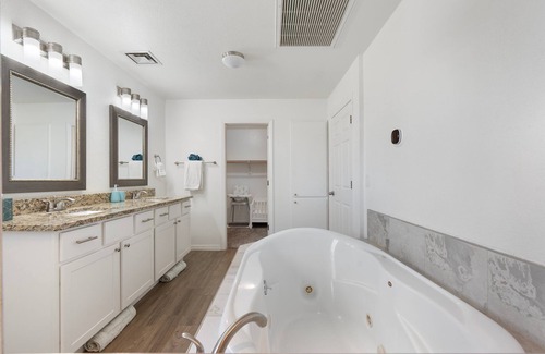 Paradise Valley Village House | 5 Bedroom | Pool| Game Room | Mini Golf