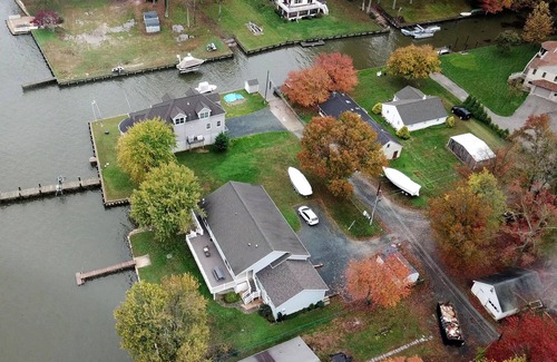 Perryville House | 5-bedroom vacation home 5 minutes from historic Charlestown