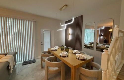 Clermont House | 5 Bedrooms - 4,5 Baths - Windsor Cay 16146Cc
