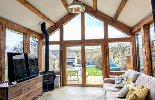 Honley House | 5 Bedrooms 5 En-suites HotTub Pool Table