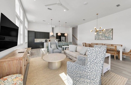 Fort Walton Beach House | 5 BR 4 BA + Private Pool + Pickleball Fun