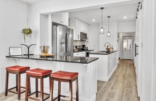 Buffalo House | 5 BR Home w/Hot Tub & Game Room