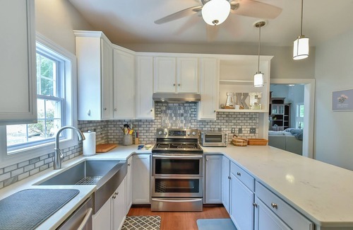 Semora House | 5 BR Lakefront Getaway + Fire Pit + Lake Views