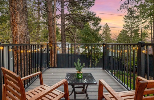 Kachina Village House | 5 BR Wooded Oasis, Hot Tub, Chic Design, Fenced for Pets, Grill, Sleeps 14,