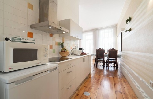Lordelo do Ouro e Massarelos Apartment | 5 Captivating Rustic Flats w/Jacuzzi and Garden