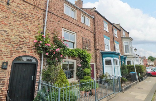 Stokesley Cottage | 5 COLLEGE SQUARE, pet friendly in Stokesley