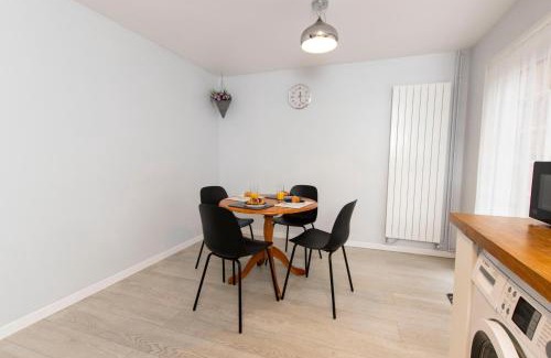 Bowthorpe House | 5 Guests - 2-Bed House - Bbq - Free Parking