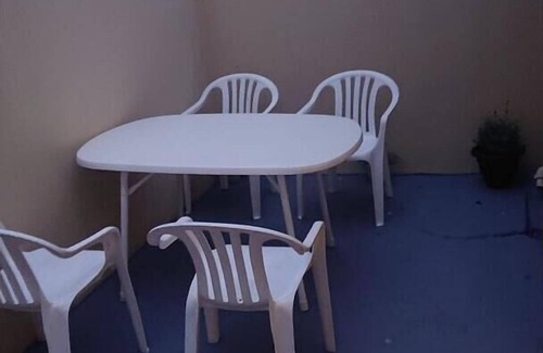 Londonderry House | 5 Guests - Helens House Derry City Centre - 3 Bed