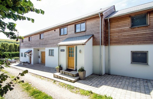 Bantham House | 5* large, dog-friendly holiday home with exceptional coast and countryside views