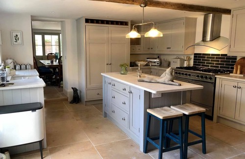 Willersey House | 5* LUXURIOUS & Spacious Cotswold Cottage. Garden,Pubs,Duck Pond. 5 Bed,3 Bath.