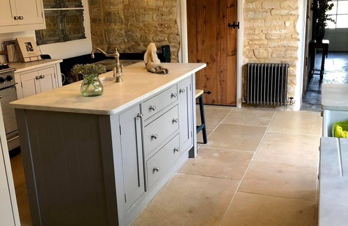 Willersey House | 5* LUXURIOUS & Spacious Cotswold Cottage. Garden,Pubs,Duck Pond. 5 Bed,3 Bath.