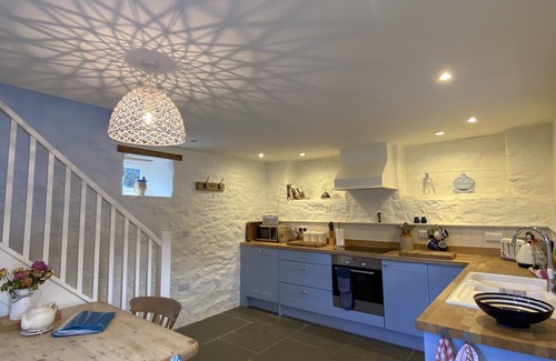 Dinder Cottage | 5*Luxury Coach House, nr Wells. Peaceful idyllic village. Walk to fab nearby pub