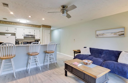 Little River Condo | 5 Mi to Cherry Grove Beach: Dog-Friendly Condo!