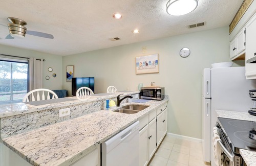 Little River Condo | 5 Mi to Cherry Grove Beach: Dog-Friendly Condo!