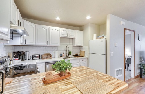 Sellwood-Moreland Apartment | 5 Mi to Downtown Portland: Quiet Apartment