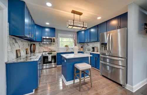 Midway House | 5 Mi to Lake Thom-A-Lex Pet-Friendly Retreat