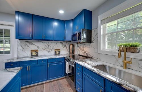 Midway House | 5 Mi to Lake Thom-A-Lex Pet-Friendly Retreat