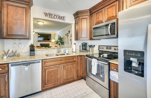 Norfolk - Virginia Beach House | 5 Mi to NAS Oceana: Townhome w/Fenced Yard!