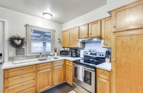 Garden Home-Whitford Apartment | 5 Mi to Oregon Zoo: Apartment w/Private Yard