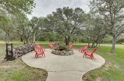 Sublime Cottage | 5 Mi to Splashway Waterpark: Cabin in Rock Island