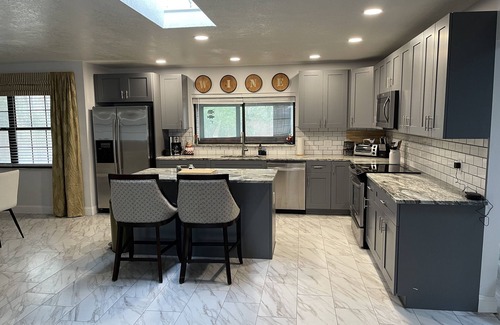 Fellowship House | 5 miles to WEC - 4 bdrms, 6 beds, Ofc area, 2.5 baths, 2800 SF Home, Sleeps 10