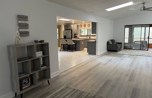 Fellowship House | 5 miles to WEC - 4 bdrms, 6 beds, Ofc area, 2.5 baths, 2800 SF Home, Sleeps 10