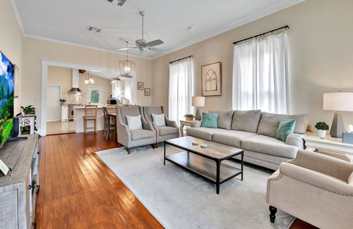 Austin Ave. House | 5 Min. From Magnolia Silos and Newly Updated!