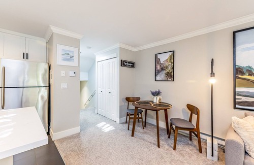 Moss Bay Condo | 5 min to beach and downtown Kirkland - Cozy 1 bedroom boutique condo