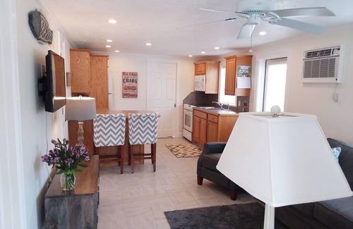 Naples Park House | 5 min to Gulf Beaches. Beach Pass Incld. Feb & March Just Opened! 28 nt min! nnn