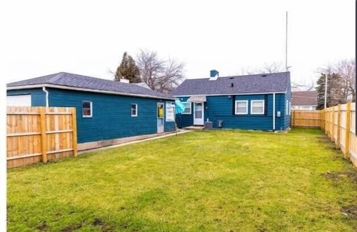 North Chicago House | 5 min to Naval station Great Lake, Great lakes Commissary, RFU Medical School.