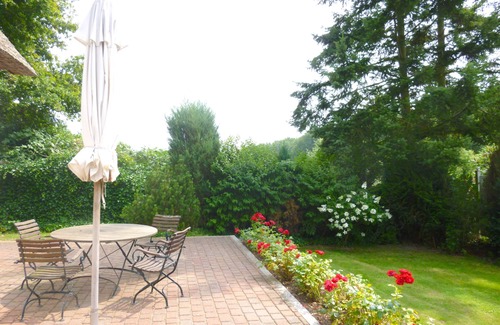 Klein Bollhagen House | 5 min. to the beach, vacation home with fireplace & garden, wellness with sauna & whirlpool
