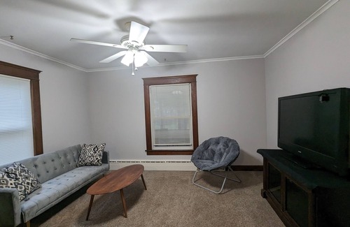 Corning House | 5 min to the Corning Museum of Glass! Family-sized Duplex w/pool table & patio