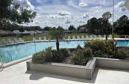 Lutz House | 5 min to the mall, great restaurants! Family sized house, fire-pit, Pet Friendly