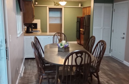 Muncie House | 5 min walk to BSU Campus - Quiet Neighborhood