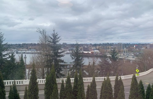 South Westside House | 5-min walk to Downtown Olympia and Capital Lake, 4br, sleeps 10