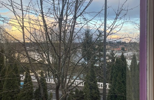 South Westside House | 5-min walk to Downtown Olympia and Capital Lake, 4br, sleeps 10