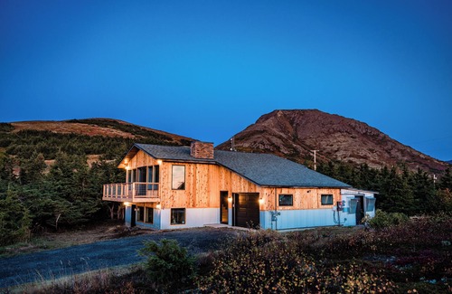 Anchorage House | 5 min walk to Flattop Trailhead! Aurora! Sauna! Amazing mountain views.