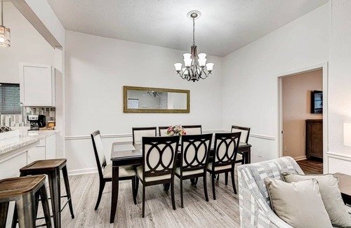 Babe Denny House | 5 min walk to LucasOil, Gainsbridge, Downtown Shopping