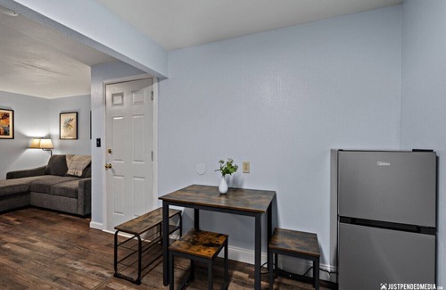 Spenard Apartment | 5 Min walk to restaurants/cafes, 8 min drive to airport, 10 min walk to trails.