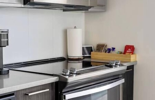 Victoria Park Apartment | 5 min walk to Stampede | 2BR |AC |Near Frt Calgary