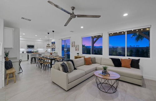 Anastacia House | 5 mins to Coachella - Pool, Spa, Fireplace, Games