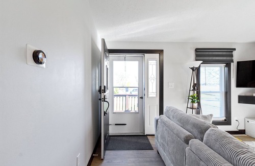 Westfield House | 5 mins to Grand Park, 15 mins to Ruoff, pet-friendly, peaceful environment!