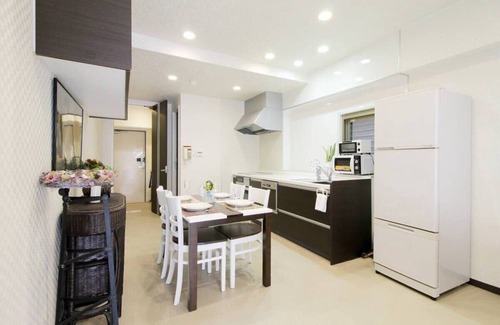 Hiroshima City Centre Apartment | 5 mins walk to the PeacePark & 2BR 10 ppl # 101