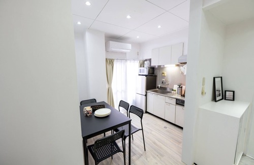 Yotsuya Apartment | 5-minute walk from Yotsuya Station in Shinjuku-ku, close to Shinjuku Gyoen Garden, can accommodate 6 people/3 beds, keep luggage ok, free Wi-Fi
