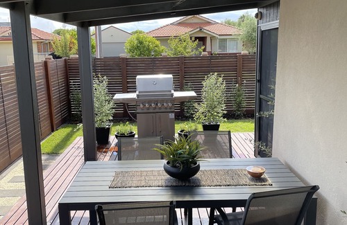 Safety Beach House | 5 minute walk to Beach and close to Dromana