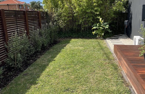 Safety Beach House | 5 minute walk to Beach and close to Dromana